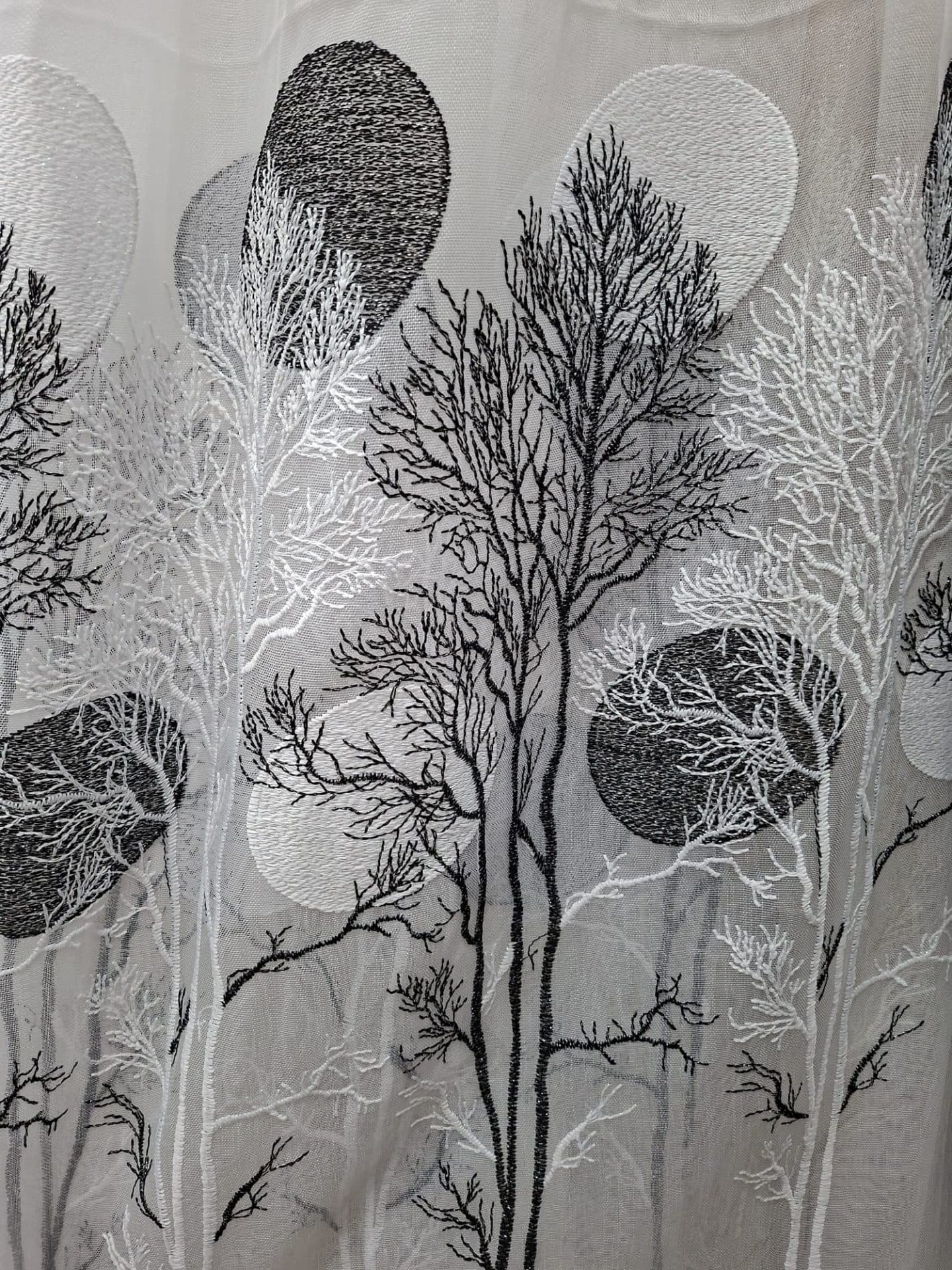 Perdea Pomișor alb-negru